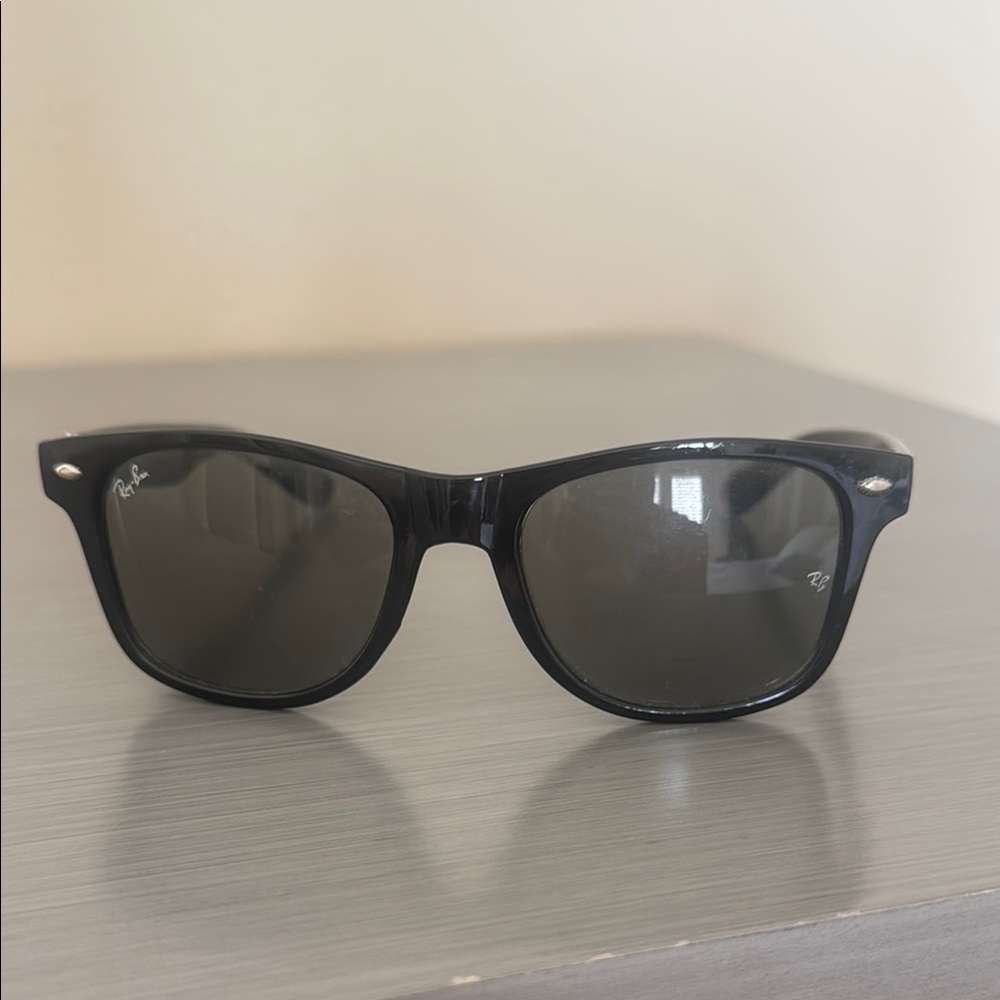 Ray-Ban Black Sunglasses (Original Wayfarer Classic)